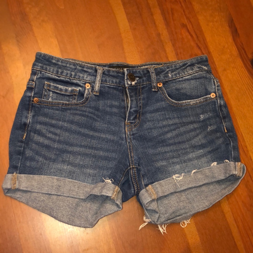 Size 2 Aeropostale Midi shorts.